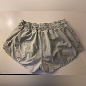 Lululemon hotty hot shirt 2.5inch size 4 color: mint moment